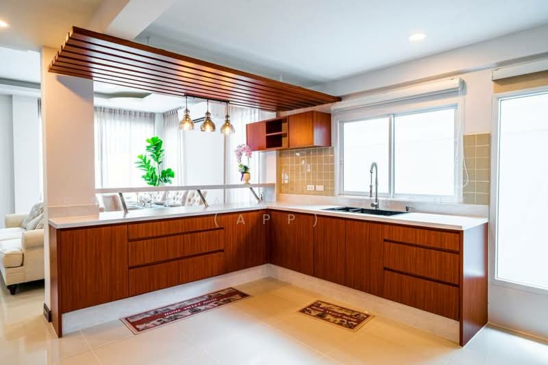 Suksabai Villa, Chon Buri (Pattaya), Soi Suksabai Villa, Bang Lamung, Bang Lamung (Pattaya), Chon Buri (Pattaya), 5 Bedrooms, 280 sqm, Villa For Sale, by Sathida Limphasut (App), 500220154 - DDproperty.com