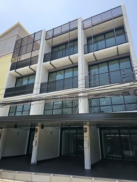 อาคารพาณิชย์ 3 คูหา ใกล้ The Street, Bangkok, Huai Khwang, Huai Khwang, Bangkok, , 552 sqm, Shophouse For Sale, by Nissita Jitreengam, 500220232 - DDproperty.com