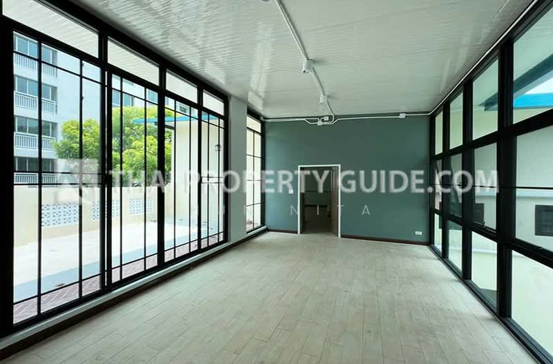 House with Private Pool in Sukhumvit, Bangkok, Khlongtoei Nua, Watthana, Bangkok, 5 Bedrooms, 550 sqm, Semi-Detached House (Twin House) For Rent, by Khun Nita, 500220291 - DDproperty.com