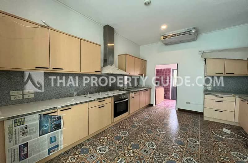 House with Private Pool in Sukhumvit, Bangkok, Khlongtoei Nua, Watthana, Bangkok, 5 Bedrooms, 550 sqm, Semi-Detached House (Twin House) For Rent, by Khun Nita, 500220291 - DDproperty.com