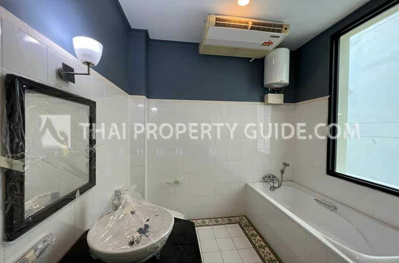 House with Private Pool in Sukhumvit, Bangkok, Khlongtoei Nua, Watthana, Bangkok, 5 Bedrooms, 550 sqm, Semi-Detached House (Twin House) For Rent, by Khun Nita, 500220291 - DDproperty.com