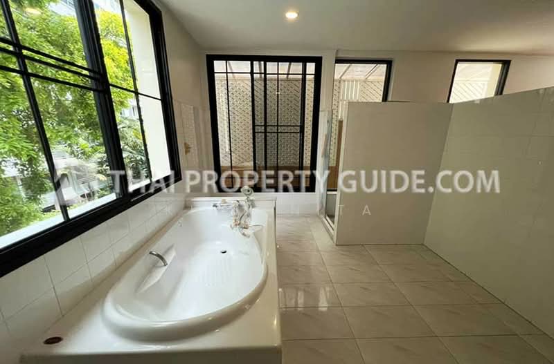 House with Private Pool in Sukhumvit, กรุงเทพ, คลองเตยเหนือ, วัฒนา, กรุงเทพ, 550 ตร.ม., บ้านแฝด ให้เช่า, โดย Khun Nita, 500220291 - DDproperty.com
