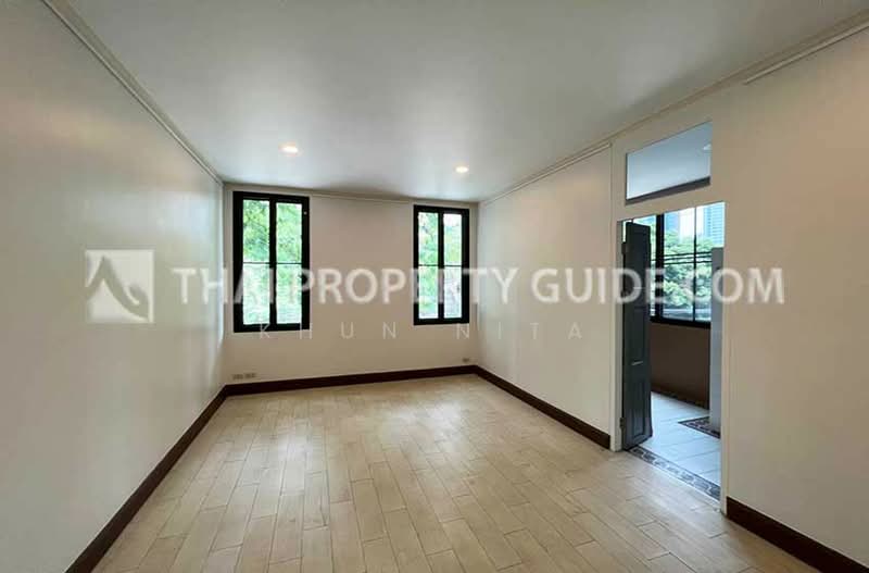 House with Private Pool in Sukhumvit, Bangkok, Khlongtoei Nua, Watthana, Bangkok, 5 Bedrooms, 550 sqm, Semi-Detached House (Twin House) For Rent, by Khun Nita, 500220291 - DDproperty.com
