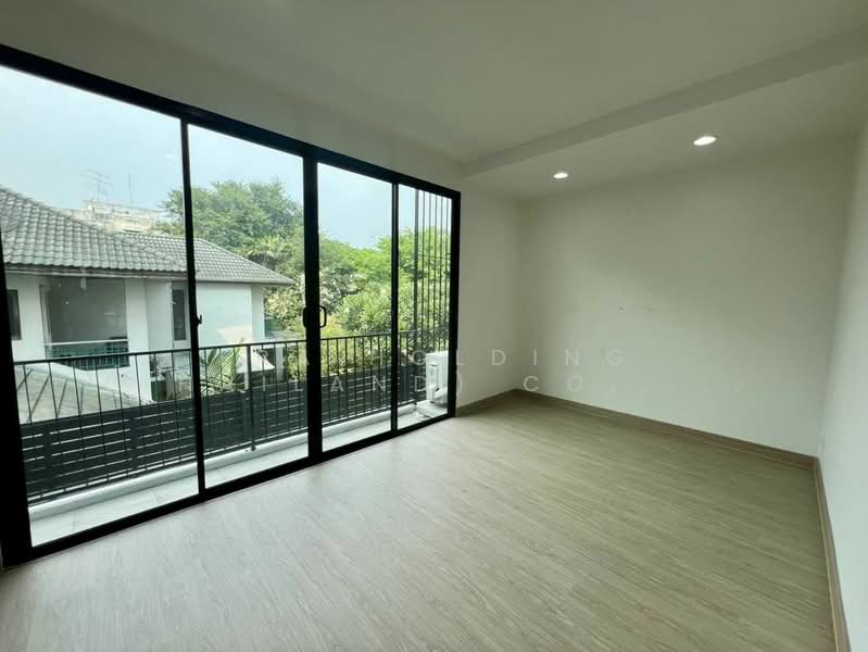 ดิ ออเธอร์ รัชดา 32, Bangkok, Chan Kasem, Chatuchak, Bangkok, 3 Bedrooms, 227 sqm, Townhouse For Rent, by ERA Holding (Thailand) Co., Ltd., 500220314 - DDproperty.com