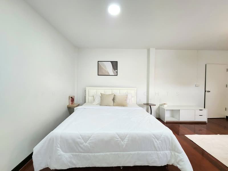 House in Huai Khwang, Bangkok, Huai Khwang, Huai Khwang, Bangkok, 6 Bedrooms, 280 sqm, Single Detached House For Rent, by PROPERTYSIGHTS REAL ESTATE, 500220346 - DDproperty.com