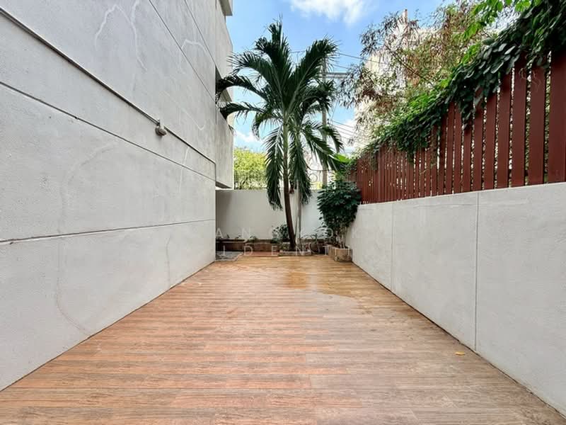 Esmeralda Apartments, Bangkok, Soi Ngamduphli, Rama 4 Road, Thung Maha Mek, Sathon, Bangkok, 2 Bedrooms, 250 sqm, Apartment For Rent, by Bangkok Residential, 500220349 - DDproperty.com
