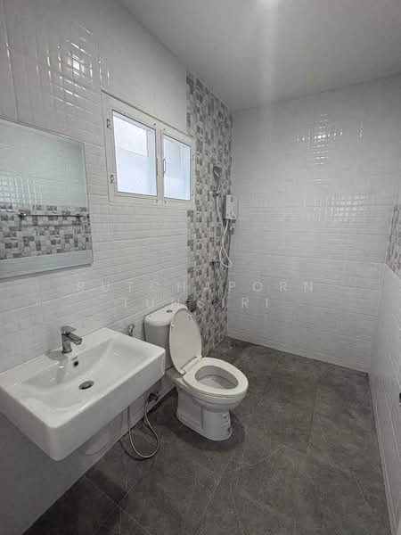 บ้านให้เช่า – ใกล้เซ็นทรัลเฟสติวัลเชียงใหม่ เพียง 10 นาที ค่าเช่า 17,000 บาท / เดือน No.6H334, Chiang Mai, San Sai Noi, San Sai, Chiang Mai, 2 Bedrooms, 110 sqm, Single Detached House For Rent, by Rutchaporn Tunsiri, 500220352 - DDproperty.com