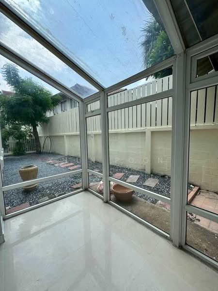 For Rent: Corner Townhome Near BTS On Nut (SPSSR153), Bangkok, สุขุมวิท50, Phra Kanong, Khlong Toei, Bangkok, 3 Bedrooms, 250 sqm, Townhouse For Rent, by Khun Poon, 500220370 - DDproperty.com