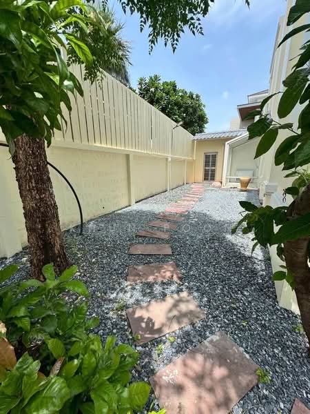 For Rent: Corner Townhome Near BTS On Nut (SPSSR153), Bangkok, สุขุมวิท50, Phra Kanong, Khlong Toei, Bangkok, 3 Bedrooms, 250 sqm, Townhouse For Rent, by Khun Poon, 500220370 - DDproperty.com