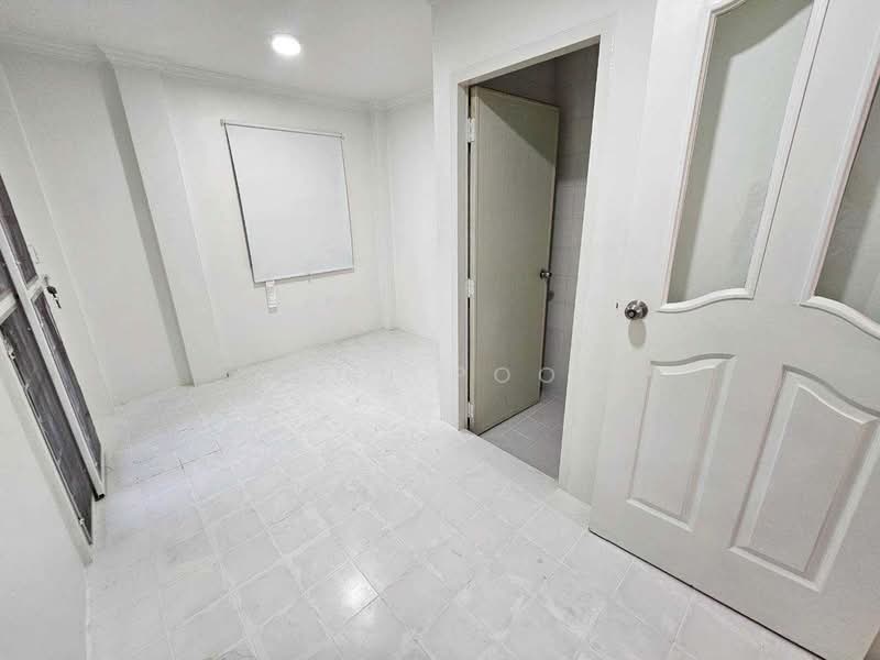 For Rent: Spacious 4-Bedroom Townhome Near BTS On Nut (SPSSR153), Bangkok, สุขุมวิท50, Phra Kanong, Khlong Toei, Bangkok, 3 Bedrooms, 250 sqm, Townhouse For Rent, by Khun Poon, 500220370 - DDproperty.com