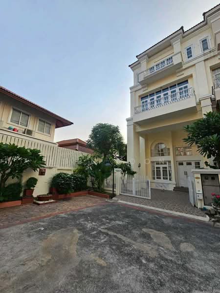 For Rent: Spacious 4-Bedroom Townhome Near BTS On Nut (SPSSR153), Bangkok, สุขุมวิท50, Phra Kanong, Khlong Toei, Bangkok, 3 Bedrooms, 250 sqm, Townhouse For Rent, by Khun Poon, 500220370 - DDproperty.com