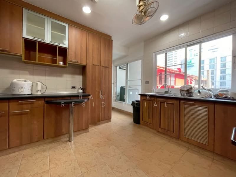 JJ Mansion, Bangkok, 24 Soi Sukhumvit 11, Khlongtoei Nua, Watthana, Bangkok, 3 Bedrooms, 200 sqm, Apartment For Rent, by Bangkok Residential, 500220372 - DDproperty.com