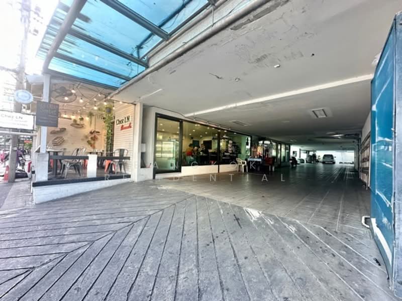 JJ Mansion, Bangkok, 24 Soi Sukhumvit 11, Khlongtoei Nua, Watthana, Bangkok, 3 Bedrooms, 200 sqm, Apartment For Rent, by Bangkok Residential, 500220372 - DDproperty.com