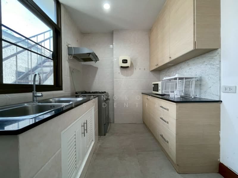 Rishi Court, Bangkok, 47 Soi Sukhumvit 15, Khlongtoei Nua, Watthana, Bangkok, 3 Bedrooms, 201 sqm, Apartment For Rent, by Bangkok Residential, 500220378 - DDproperty.com