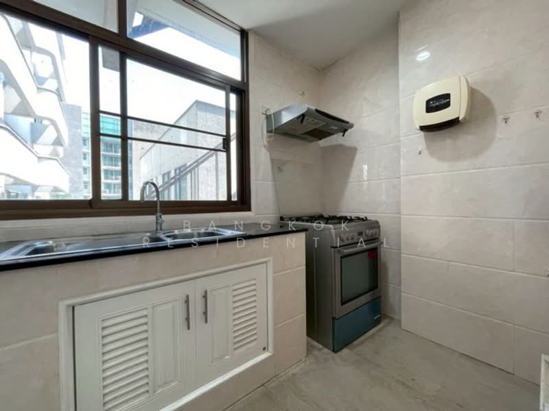 Rishi Court, Bangkok, 47 Soi Sukhumvit 15, Khlongtoei Nua, Watthana, Bangkok, 3 Bedrooms, 201 sqm, Apartment For Rent, by Bangkok Residential, 500220378 - DDproperty.com