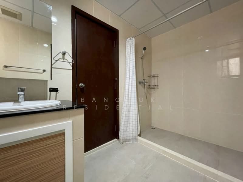 Rishi Court, Bangkok, 47 Soi Sukhumvit 15, Khlongtoei Nua, Watthana, Bangkok, 3 Bedrooms, 201 sqm, Apartment For Rent, by Bangkok Residential, 500220378 - DDproperty.com