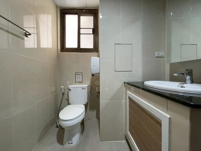 Rishi Court, Bangkok, 47 Soi Sukhumvit 15, Khlongtoei Nua, Watthana, Bangkok, 3 Bedrooms, 201 sqm, Apartment For Rent, by Bangkok Residential, 500220378 - DDproperty.com