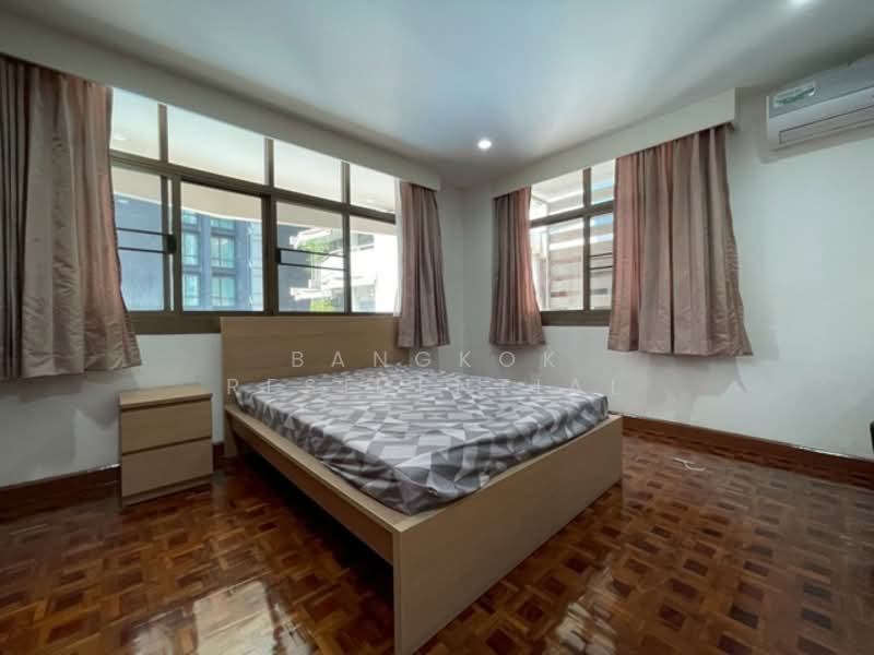 Rishi Court, Bangkok, 47 Soi Sukhumvit 15, Khlongtoei Nua, Watthana, Bangkok, 3 Bedrooms, 201 sqm, Apartment For Rent, by Bangkok Residential, 500220378 - DDproperty.com