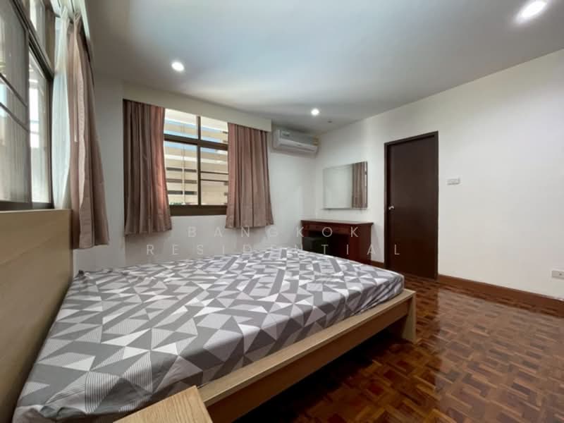 Rishi Court, Bangkok, 47 Soi Sukhumvit 15, Khlongtoei Nua, Watthana, Bangkok, 3 Bedrooms, 201 sqm, Apartment For Rent, by Bangkok Residential, 500220378 - DDproperty.com