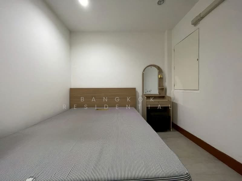 Rishi Court, Bangkok, 47 Soi Sukhumvit 15, Khlongtoei Nua, Watthana, Bangkok, 3 Bedrooms, 201 sqm, Apartment For Rent, by Bangkok Residential, 500220378 - DDproperty.com