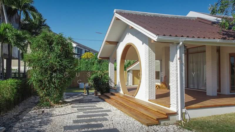 Beautiful house in Sriracha, great location, near Assumption School Sriracha., Chon Buri (Pattaya), Surasak, Si Racha, Chon Buri (Pattaya), 4 Bedrooms, 400 sqm, Single Detached House For Sale, by A House Property Co.,Ltd., 500220425 - DDproperty.com