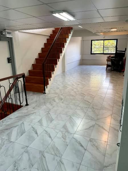 ให้เช่า - ตึกแถว 5 ชั้น ริมถนนลาดพร้าววังหิน 38, กรุงเทพ