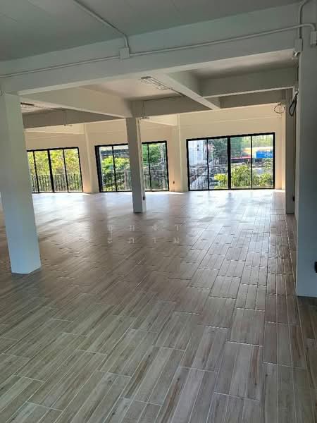 ให้เช่า - ตึกแถว 5 ชั้น ริมถนนลาดพร้าววังหิน 38, กรุงเทพ