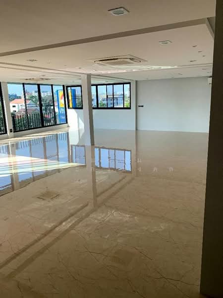 ให้เช่า - ตึกแถว 5 ชั้น ริมถนนลาดพร้าววังหิน 38, กรุงเทพ