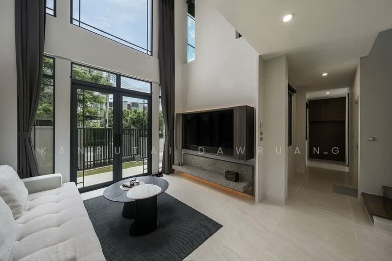 Baan Klang Muang Classe Sukhumvit 77, Bangkok, Soi On Nut 21, Suan Luang, Suan Luang, Bangkok, 3 Bedrooms, 214 sqm, Single Detached House For Rent, by Kanrutai Dawruang, 500220453 - DDproperty.com