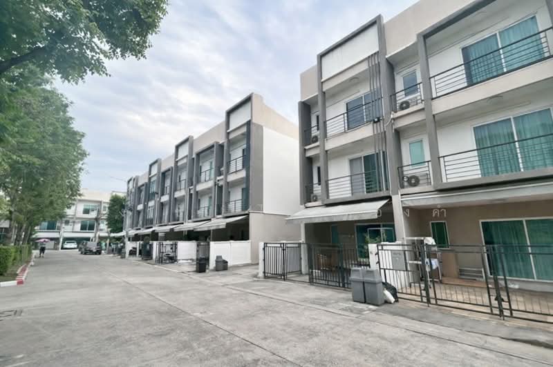Baan Klang Muang Sukhumvit 77, Bangkok, Soi On Nut 17, Suan Luang, Suan Luang, Bangkok, 3 Bedrooms, 178 sqm, Townhouse For Sale, by สง่าชัย ไทรทองคำ, 500220495 - DDproperty.com