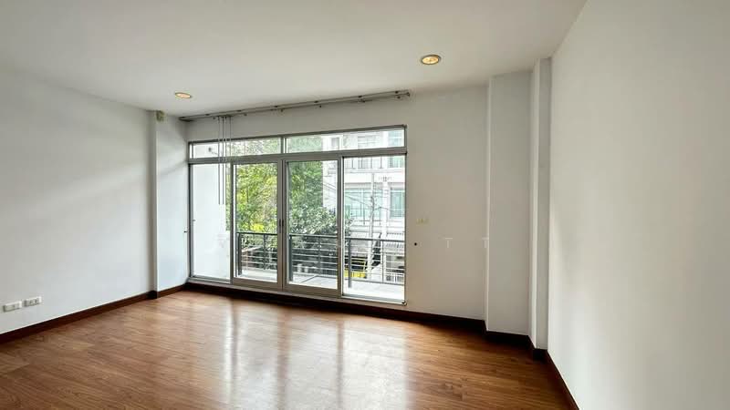 Baan Klang Muang Ladprao 71, Bangkok, Soi Nakniwat 34, Lat Phrao, Lat Phrao, Bangkok, 3 Bedrooms, 167 sqm, Townhouse For Sale, by จิตติมา TT, 500220506 - DDproperty.com