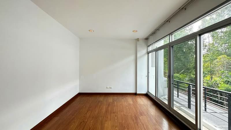 Baan Klang Muang Ladprao 71 : บ้านกลางเมือง ลาดพร้าว 71, กรุงเทพ, ซอยนาคนิวาส 34, ลาดพร้าว, ลาดพร้าว, กรุงเทพ, 167 ตร.ม., ทาวน์เฮ้าส์ ขาย, โดย จิตติมา TT, 500220506 - DDproperty.com