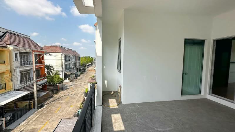Baan Klang Muang Ladprao 71, Bangkok, Soi Nakniwat 34, Lat Phrao, Lat Phrao, Bangkok, 3 Bedrooms, 167 sqm, Townhouse For Sale, by จิตติมา TT, 500220506 - DDproperty.com