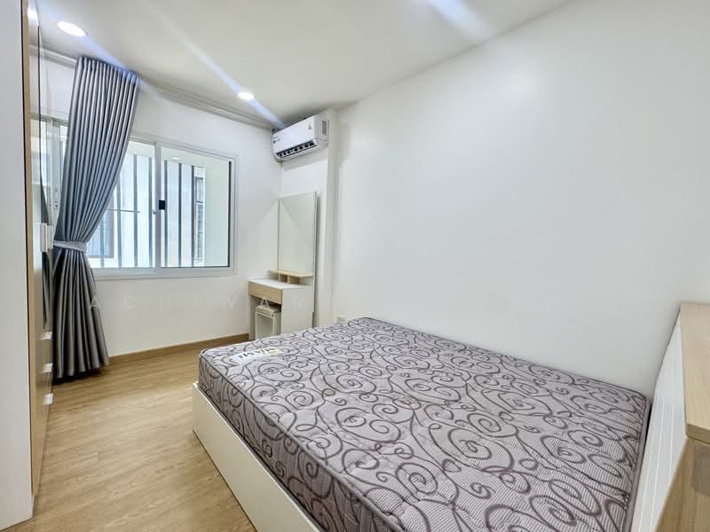 Baan Yu Charoen 29, Bangkok, Samsen Nok, Huai Khwang, Bangkok, 5 Bedrooms, 200 sqm, Townhouse For Rent, by Achiwara Panusan, 500220512 - DDproperty.com