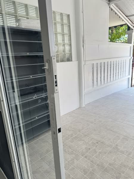 Baan Yu Charoen 29, Bangkok, Samsen Nok, Huai Khwang, Bangkok, 5 Bedrooms, 200 sqm, Townhouse For Rent, by Achiwara Panusan, 500220512 - DDproperty.com