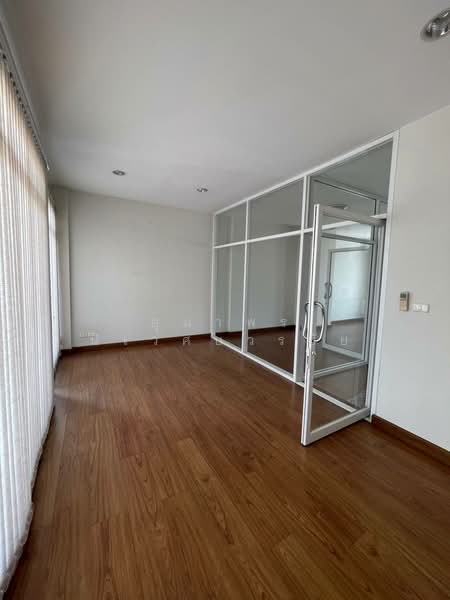 หมู่บ้านกลางเมืองเออบาเนี่ยน ลาดพร้าว71 นาคนิวาส10, กรุงเทพ, -, ลาดพร้าว, ลาดพร้าว, กรุงเทพ, 265 ตร.ม., ตึกแถว-อาคารพาณิชย์ ขาย, โดย อุมาพร นิเวศบวรชัย, 500220517 - DDproperty.com