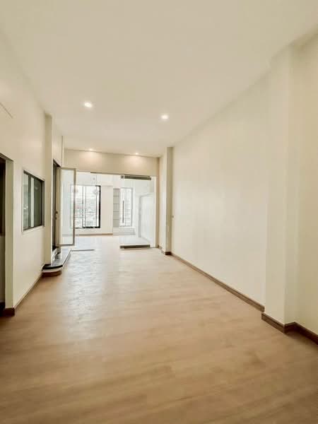 บ้านกลางเมือง พระรามเก้า-ลาดพร้าว, Bangkok, Lat Phrao, Lat Phrao, Bangkok, 4 Bedrooms, 260 sqm, Semi-Detached House (Twin House) For Sale, by ชลิภา ชัยยะกุลภา, 500220533 - DDproperty.com