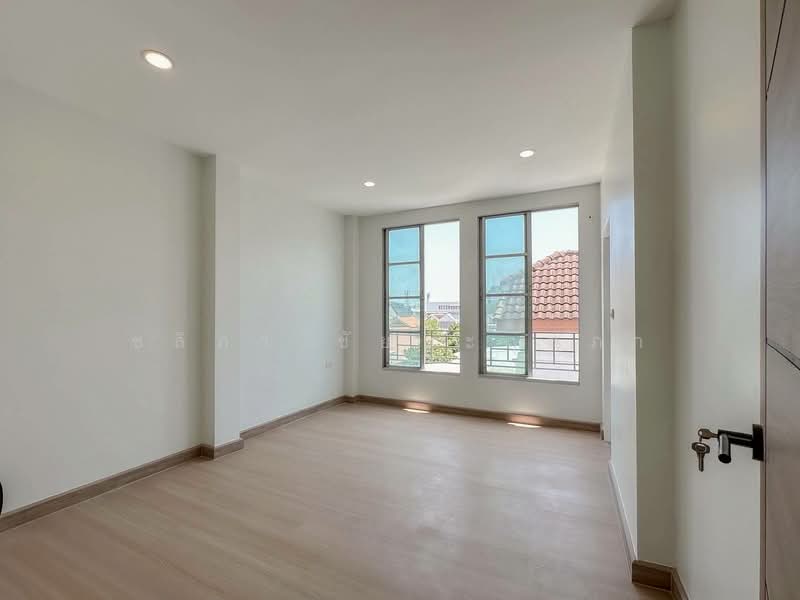 บ้านกลางเมือง พระรามเก้า-ลาดพร้าว, Bangkok, Lat Phrao, Lat Phrao, Bangkok, 4 Bedrooms, 260 sqm, Semi-Detached House (Twin House) For Sale, by ชลิภา ชัยยะกุลภา, 500220533 - DDproperty.com