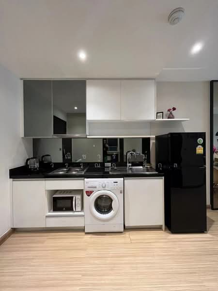Sky Walk Residences, Bangkok, 1599 Sukhumvit Road, Phra Kanong Nua, Watthana, Bangkok, 2 Bedrooms, 45 sqm, Condo For Rent, by ณิชารัศม์ สุวรรณ์ฤทธิ์กุล, 500220563 - DDproperty.com