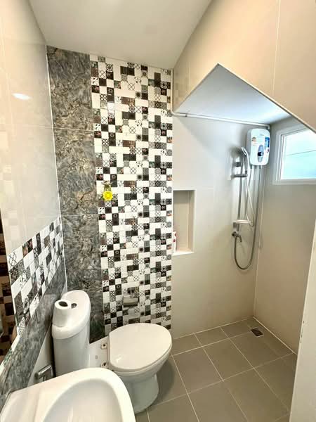 4 Bedroom Townhouse for Sale in East Pattaya, Chon Buri (Pattaya), Bang Lamung, Bang Lamung (Pattaya), Chon Buri (Pattaya), 4 Bedrooms, 70 sqm, Townhouse For Sale, by PLC real estate, 500220611 - DDproperty.com