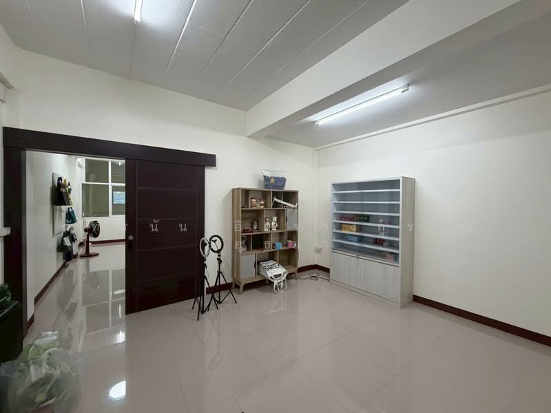 อาคารพาณิชย์ 3.5 ชั้น ซอยวัดพระเงิน ถนนบางม่วง-บางคูลัด ตำบลบางม่วง อำเภอบางใหญ่ จังหวัดนนทบุรี, Nonthaburi, Bang Muang, Bang Yai, Nonthaburi, , 120 sqm, Shophouse For Sale, by ภัทรนัน อิศรางกูร ณ อยุธยา, 500220613 - DDproperty.com