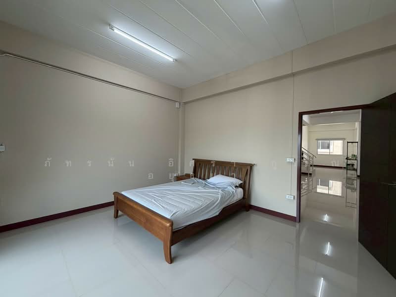 อาคารพาณิชย์ 3.5 ชั้น ซอยวัดพระเงิน ถนนบางม่วง-บางคูลัด ตำบลบางม่วง อำเภอบางใหญ่ จังหวัดนนทบุรี, นนทบุรี, บางม่วง, บางใหญ่, นนทบุรี, 120 ตร.ม., ตึกแถว-อาคารพาณิชย์ ขาย, โดย ภัทรนัน อิศรางกูร ณ อยุธยา, 500220613 - DDproperty.com