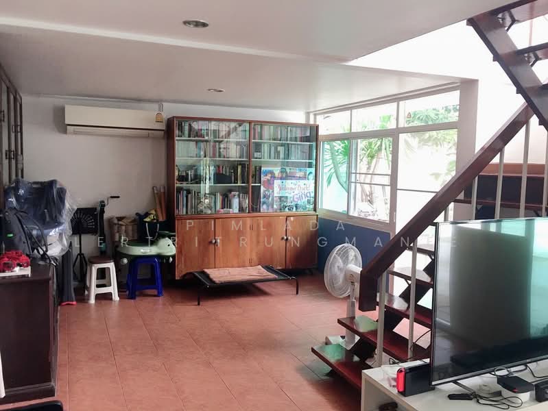 บ้านเดี่ยว 2 ชั้น ซอยนาคนิวาส 37, กรุงเทพ, ลาดพร้าว, ลาดพร้าว, กรุงเทพ, 235 ตร.ม., บ้านเดี่ยว ขาย, โดย Pimlada Lertritrungmanee, 500220619 - DDproperty.com