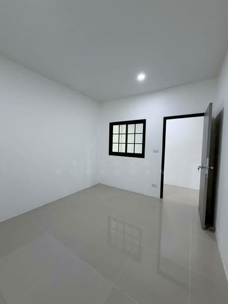 House for sale in Sireh, Phuket, Soi 11. Just a short distance from the main road. 2 bedrooms,, Phuket, Ratsada, Muang Phuket, Phuket, 2 Bedrooms, 80 sqm, Single Detached House For Sale, by Rachen Nopsuwan, 500220696 - DDproperty.com
