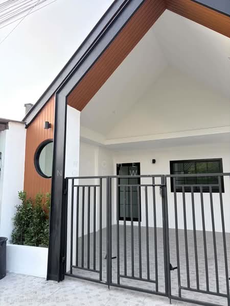 House for sale in Sireh, Phuket, Soi 11. Just a short distance from the main road. 2 bedrooms,, Phuket, Ratsada, Muang Phuket, Phuket, 2 Bedrooms, 80 sqm, Single Detached House For Sale, by Rachen Nopsuwan, 500220696 - DDproperty.com