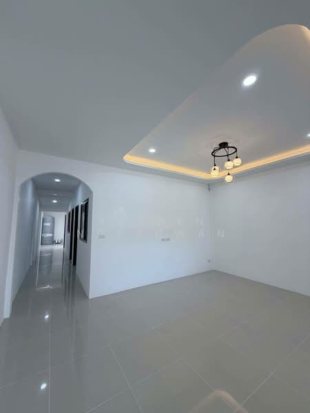 House for sale in Sireh, Phuket, Soi 11. Just a short distance from the main road. 2 bedrooms,, Phuket, Ratsada, Muang Phuket, Phuket, 2 Bedrooms, 80 sqm, Single Detached House For Sale, by Rachen Nopsuwan, 500220696 - DDproperty.com