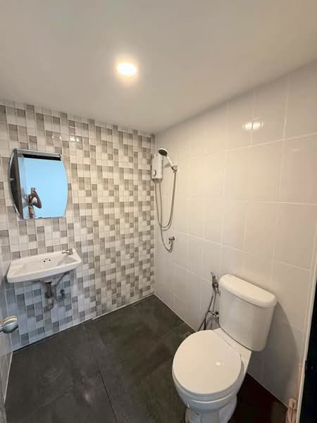 House for sale in Sireh, Phuket, Soi 11. Just a short distance from the main road. 2 bedrooms,, Phuket, Ratsada, Muang Phuket, Phuket, 2 Bedrooms, 80 sqm, Single Detached House For Sale, by Rachen Nopsuwan, 500220696 - DDproperty.com