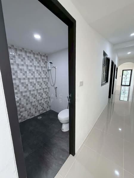 House for sale in Sireh, Phuket, Soi 11. Just a short distance from the main road. 2 bedrooms,, Phuket, Ratsada, Muang Phuket, Phuket, 2 Bedrooms, 80 sqm, Single Detached House For Sale, by Rachen Nopsuwan, 500220696 - DDproperty.com