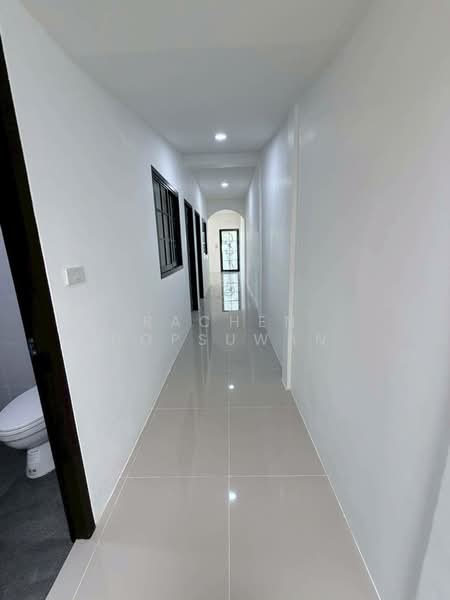 House for sale in Sireh, Phuket, Soi 11. Just a short distance from the main road. 2 bedrooms,, Phuket, Ratsada, Muang Phuket, Phuket, 2 Bedrooms, 80 sqm, Single Detached House For Sale, by Rachen Nopsuwan, 500220696 - DDproperty.com