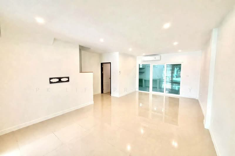 10S0115 This house for sale 3,490,000 baht 3 bedroom 2 bathroom at muang, Phuket, Ratsada, Muang Phuket, Phuket, 3 Bedrooms, 120 sqm, Semi-Detached House (Twin House) For Sale, by PK LIFE Property, 500220718 - DDproperty.com